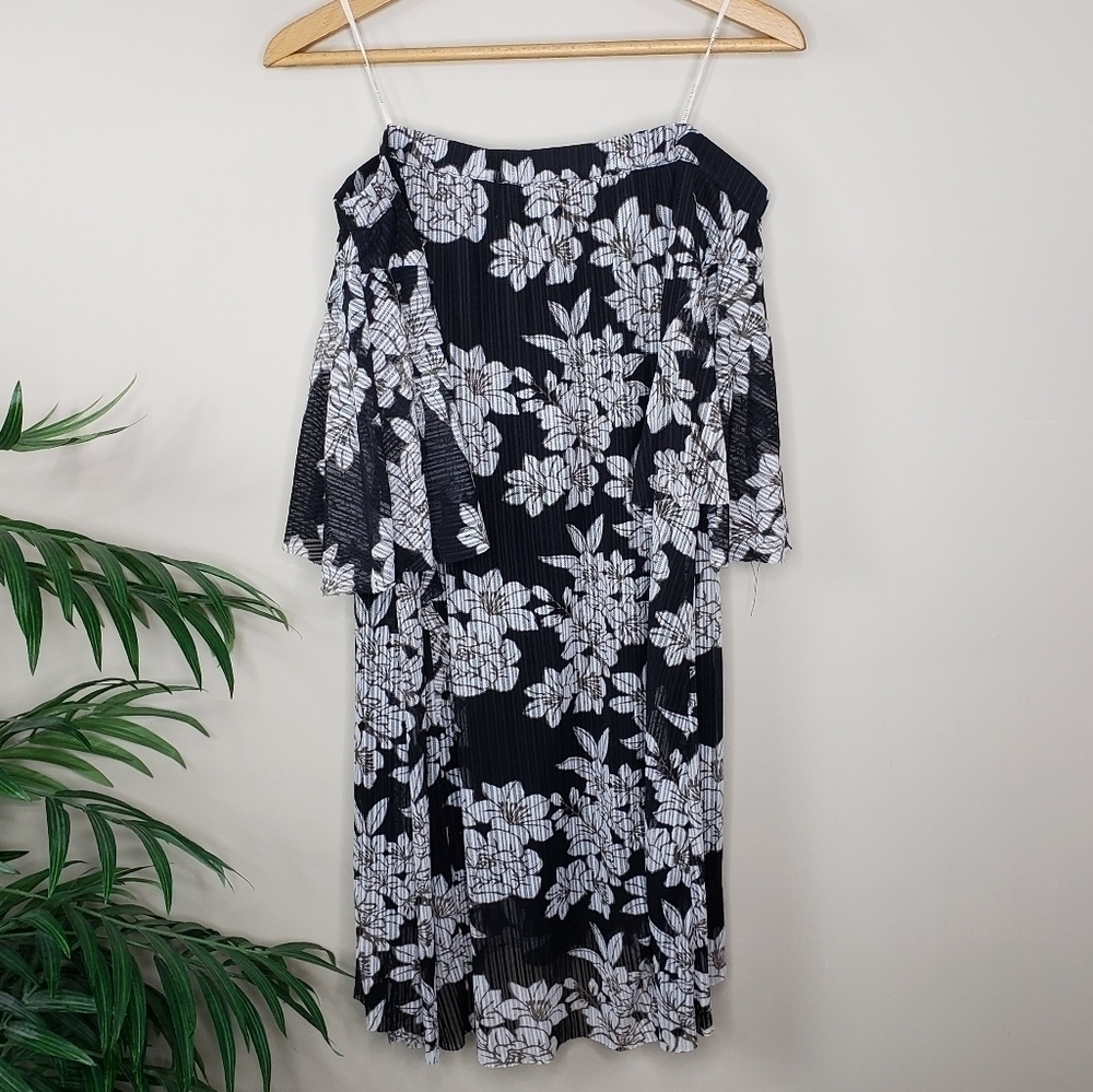 Moon River Boho Floral Off the Shoulder Dress Size Small Cottagecore Summer